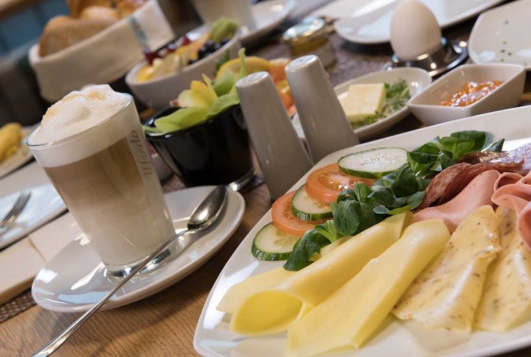 Breakfast at restaurant emil's at centrovital Hotel ©Alexander Hausdorf
