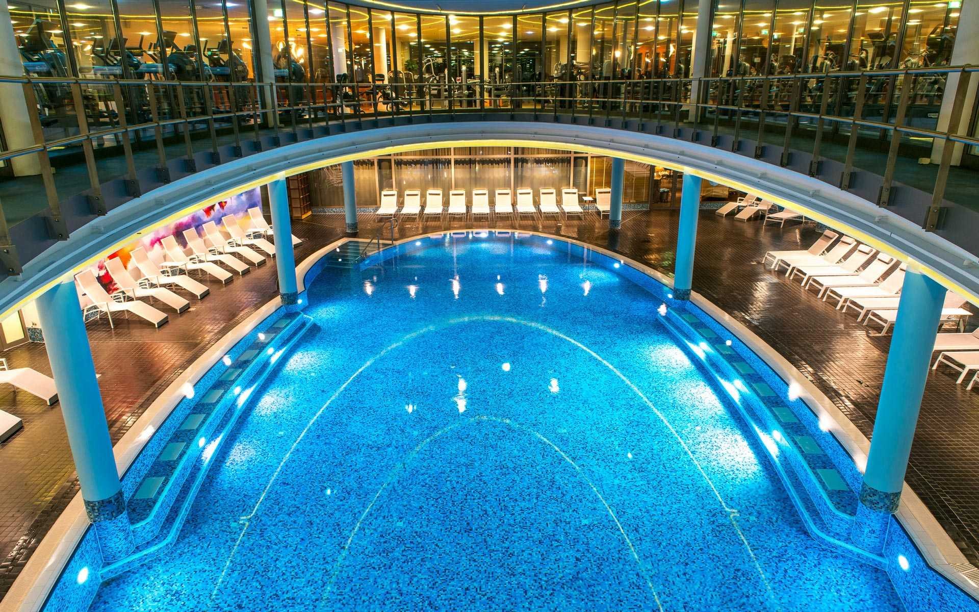 25 Quadratmeter-Pool im centrovital Wellnesshotel Berlin-Spandau