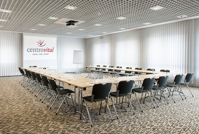 Generous, bright conference room at centrovital Berlin