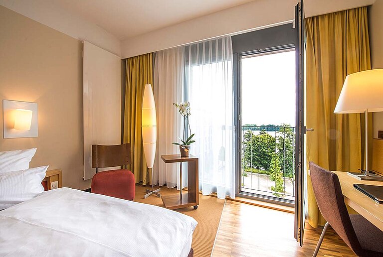 Relax Zimmer mit Seeblick im centrovital Hotel Berlin