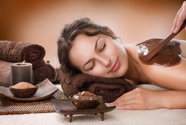 Chocolate massage ©Subbotina Anna /Shutterstock.com