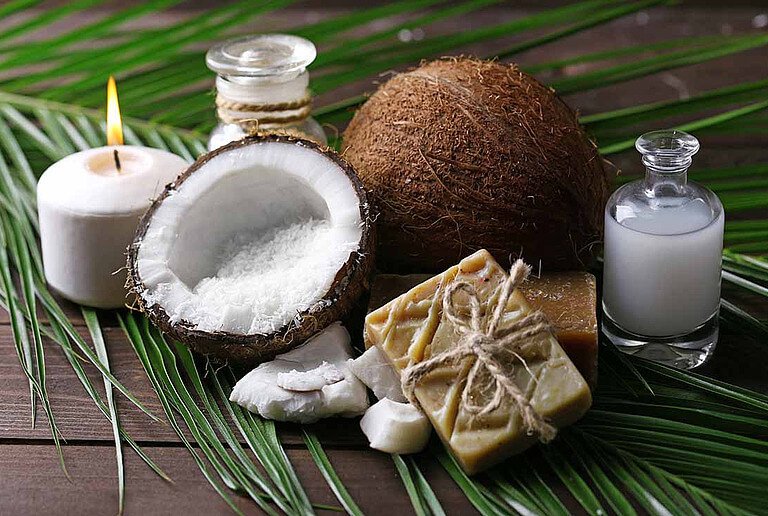 Coconut Oil Massage ©Africa Studio/Fotolia.com